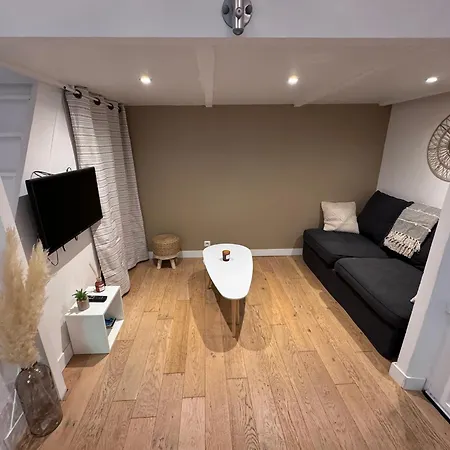 Апартаменты Charmant Studio Йер